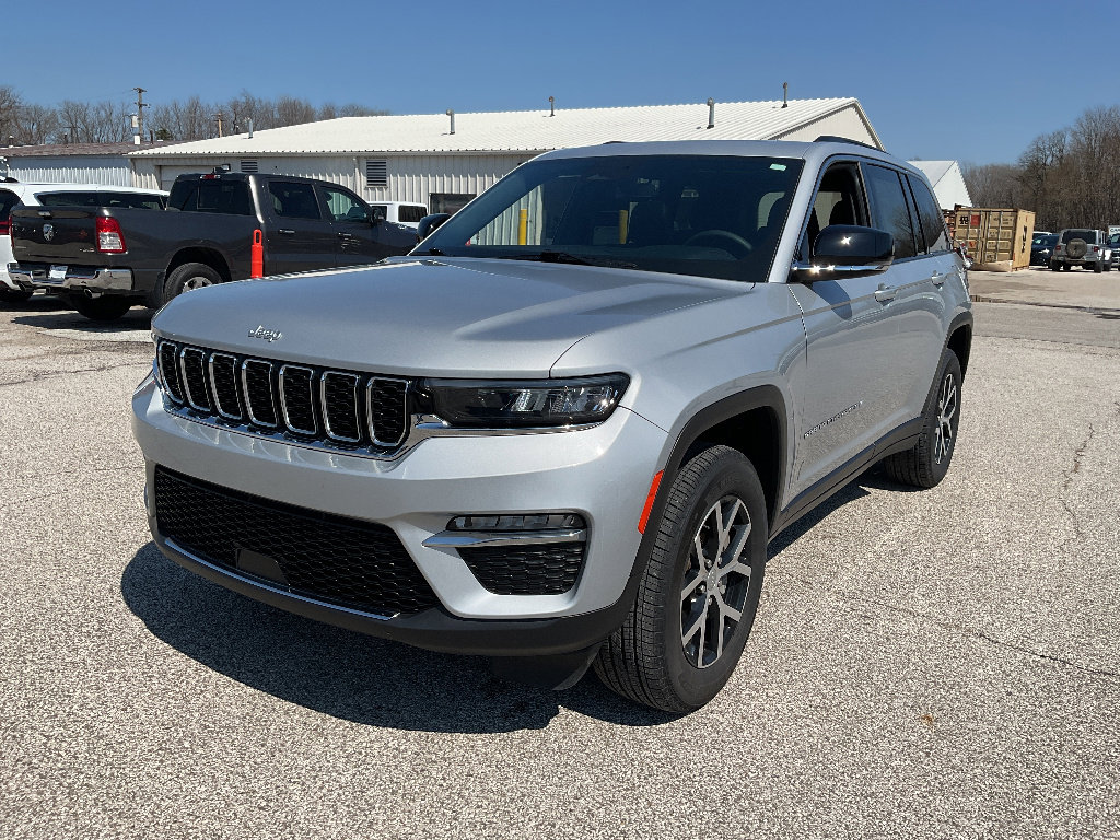 Used 2024 Jeep Grand Cherokee Limited image 3