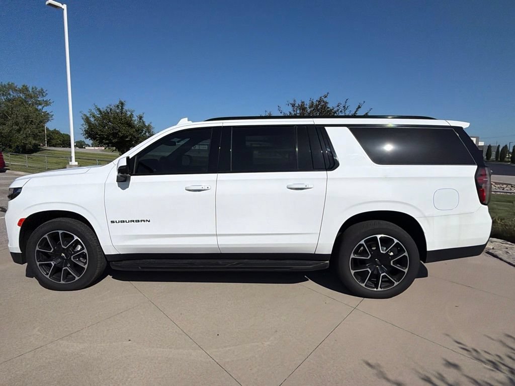 Used 2024 Chevrolet Suburban RST w/ Luxury Package AWD/4WD image 5