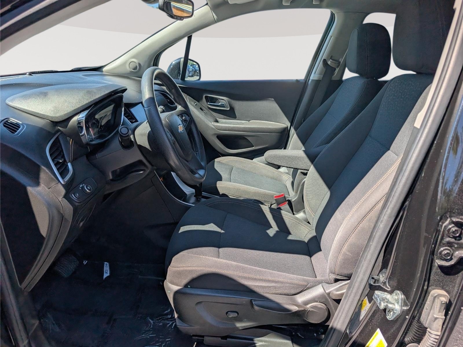 Used 2021 Chevrolet Trax LS w/ Tint and Cruise Package FWD image 15
