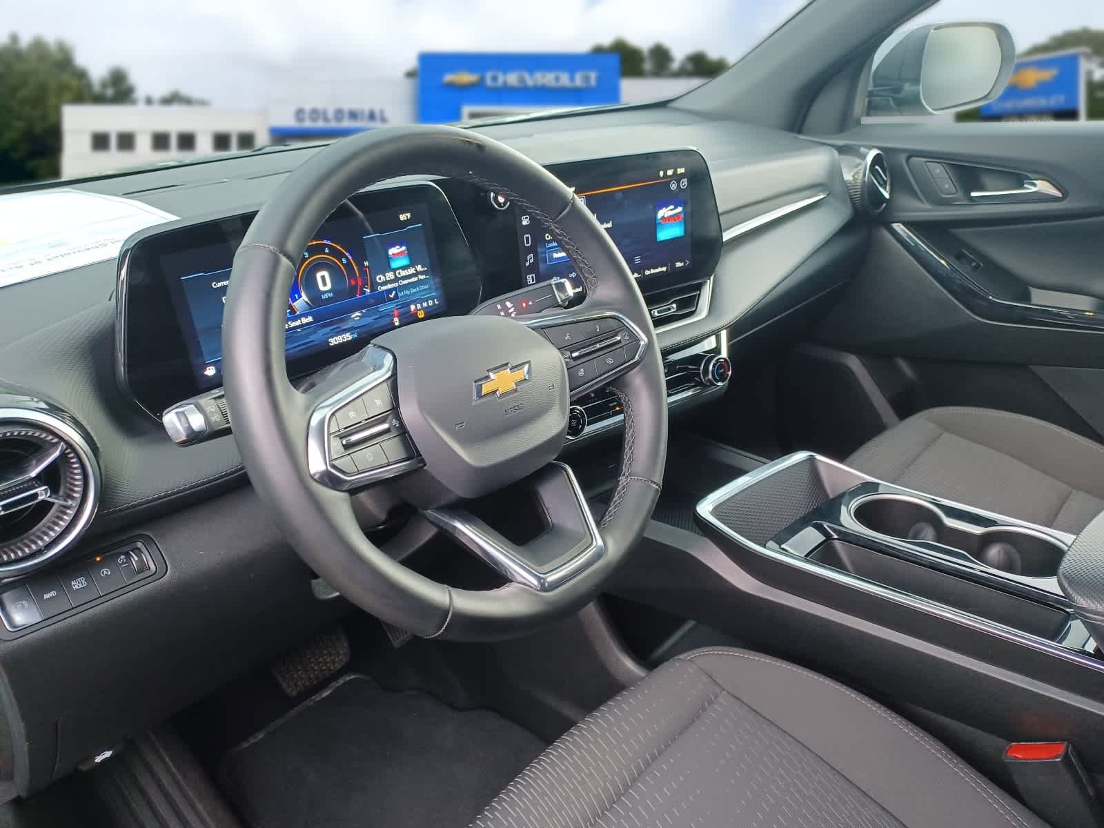 Used 2025 Chevrolet Equinox LT AWD/4WD image 9