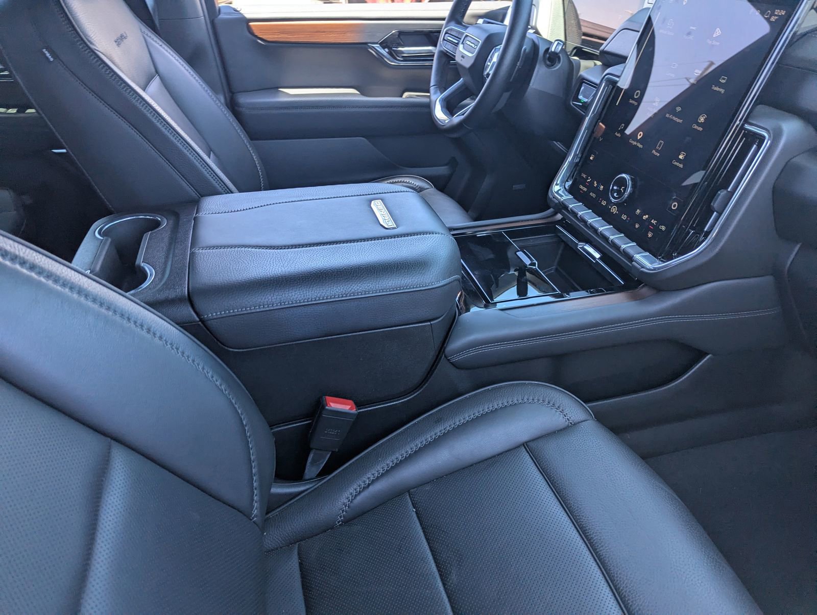 Used 2025 GMC Yukon XL Denali AWD/4WD image 11