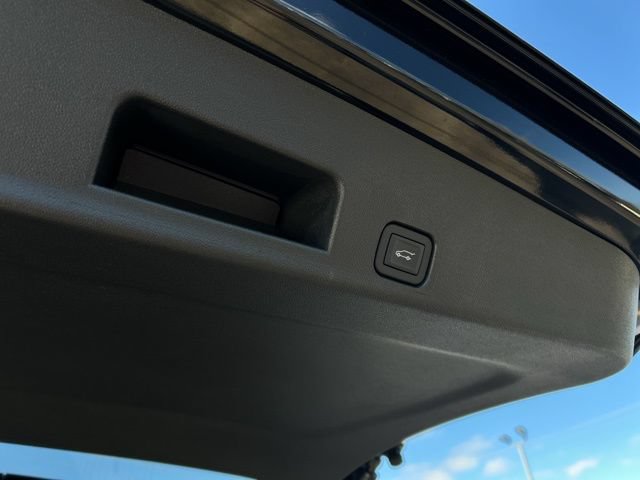 New 2026 Chevrolet Traverse LT w/ LPO, Floor Liner Package FWD image 8
