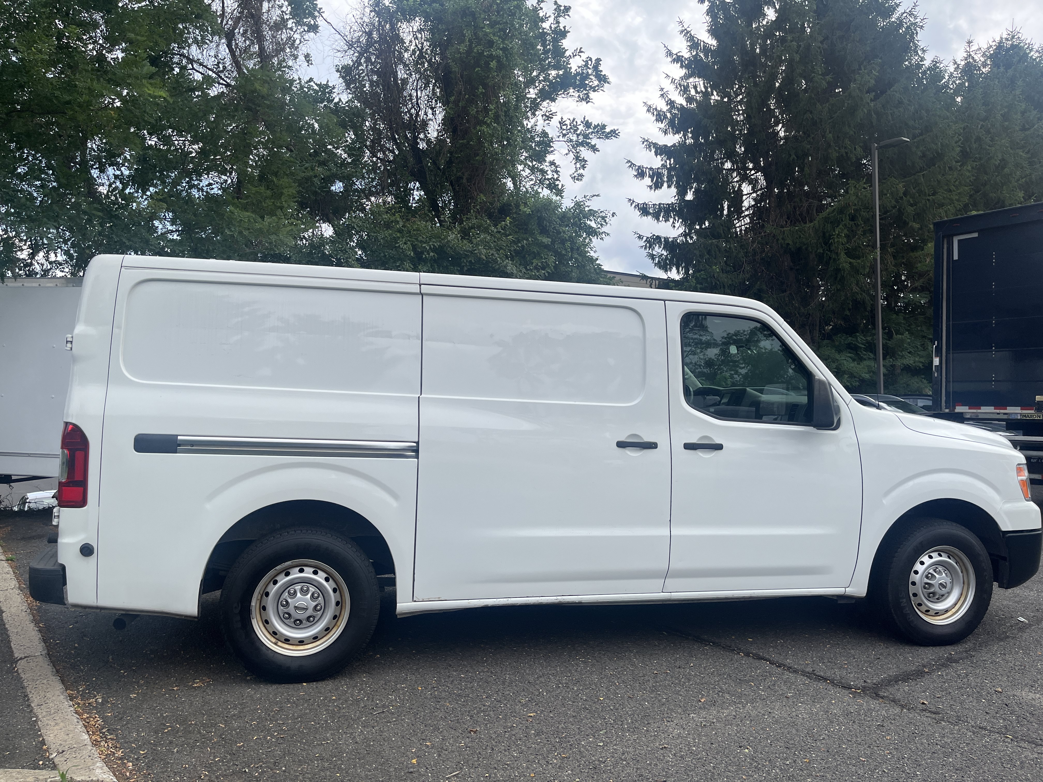 Used 2019 Nissan NV 2500 S w/ Back Door Glass Package RWD image 5