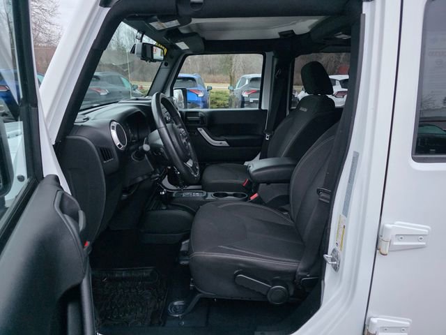 Used 2017 Jeep Wrangler Unlimited Sahara w/ Connectivity Group image 16