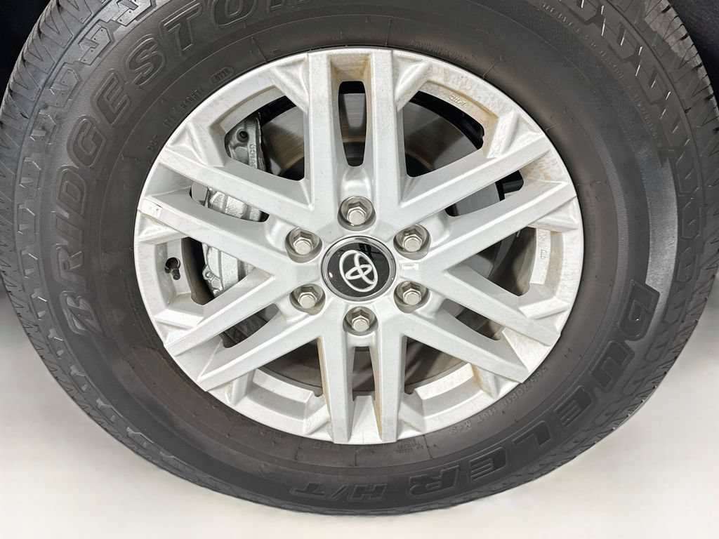 Used 2026 Toyota Tundra SR5 w/ SR5 Convenience Package AWD/4WD image 32