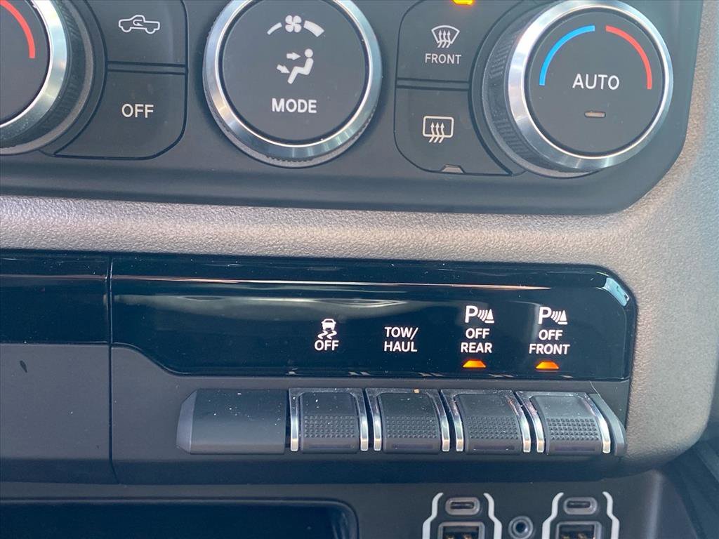 Used 2022 RAM 1500 Big Horn AWD/4WD image 14