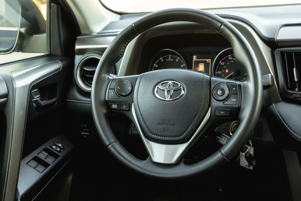 Used 2018 Toyota RAV4 XLE w/ All Weather Liner Package FWD image 29