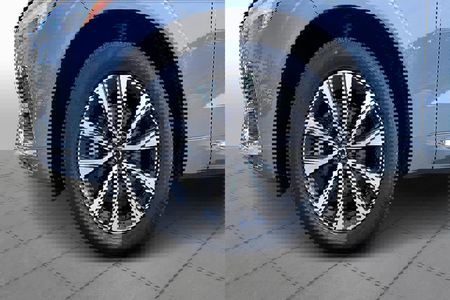 Used 2023 Volvo XC60 B5 Plus w/ Climate Package image 11