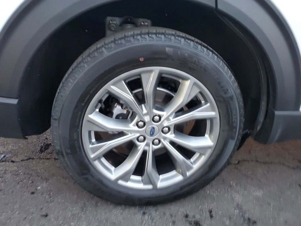 Used 2022 Ford Explorer Limited w/ Equipment Group 301A image 11