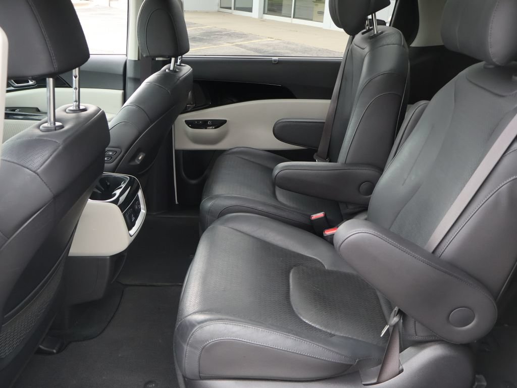 Certified 2024 Kia Carnival SX Prestige FWD image 11