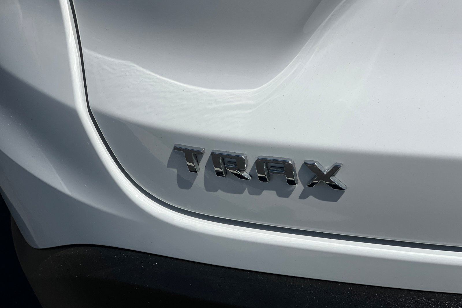 Used 2025 Chevrolet Trax LT FWD image 13