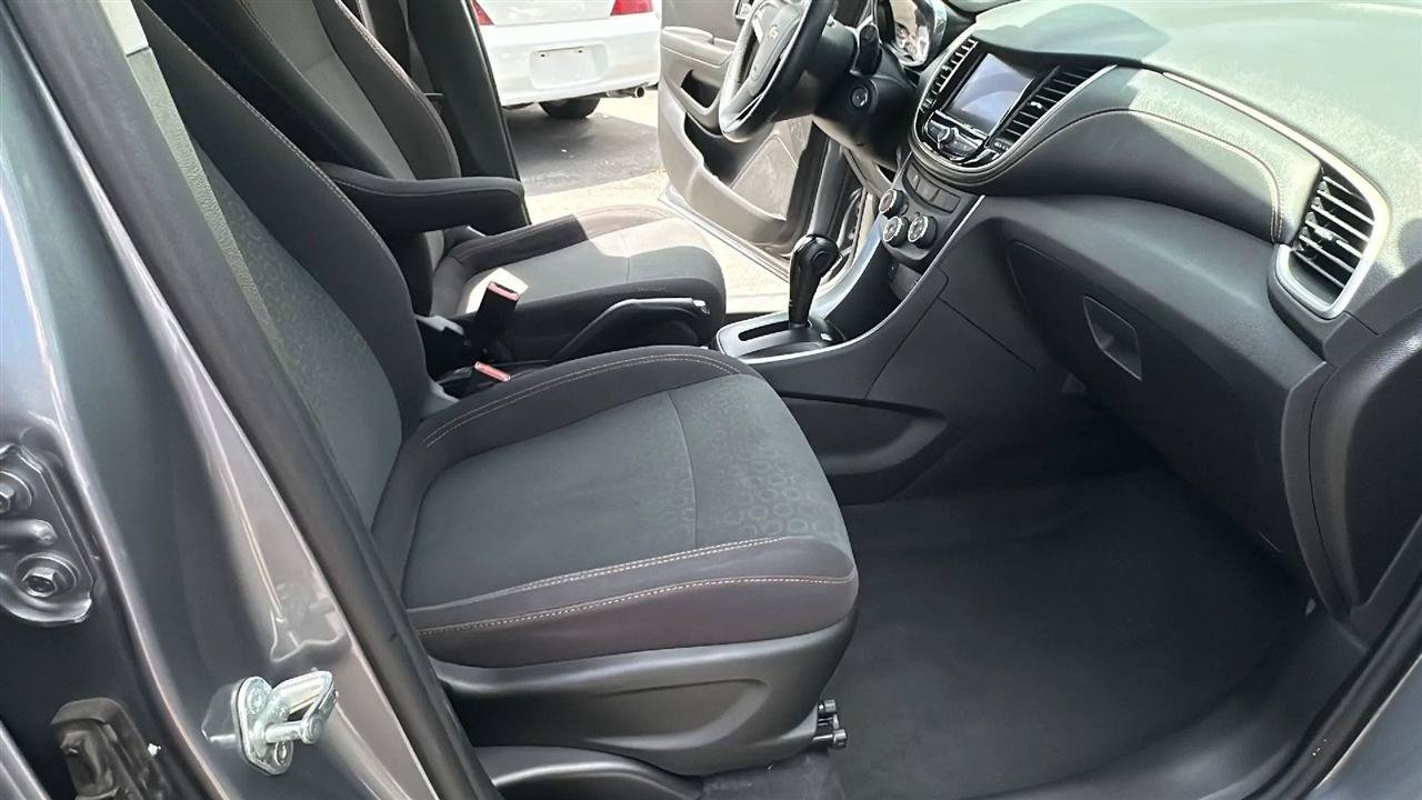 Used 2020 Chevrolet Trax LS FWD image 34
