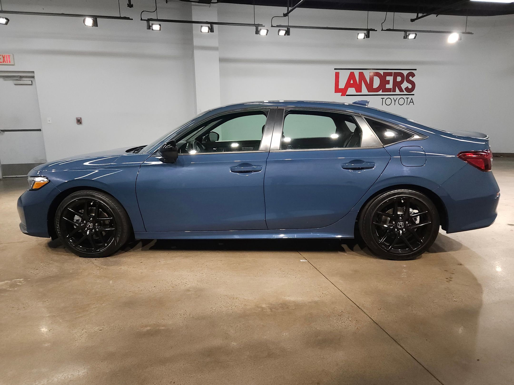 Used 2025 Honda Civic Sport image 4