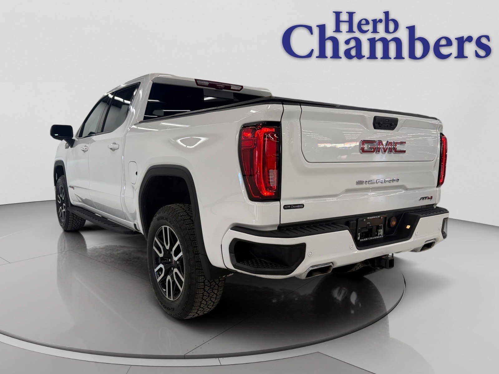 Used 2024 GMC Sierra 1500 AT4 w/ Technology Package image 3