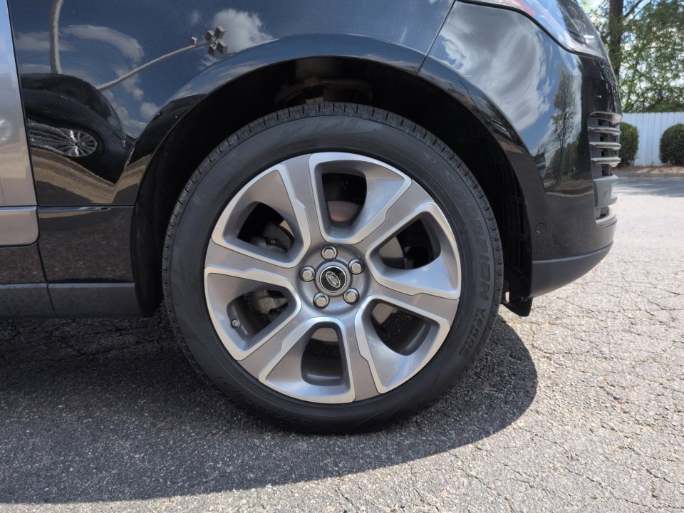 Used 2019 Land Rover Range Rover HSE image 25