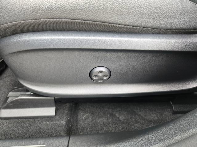 Used 2024 Mercedes-Benz EQB 300 4MATIC image 11