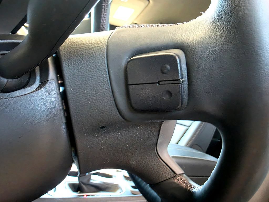 Used 2023 Chevrolet Traverse LT FWD image 25