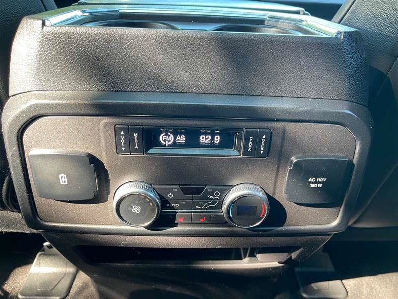 Used 2018 Ford Expedition Limited w/ Equipment Group 302A AWD/4WD image 17