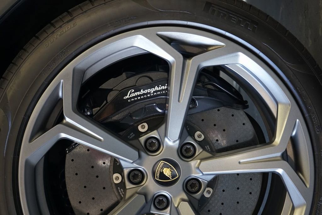 Used 2019 Lamborghini Urus image 39