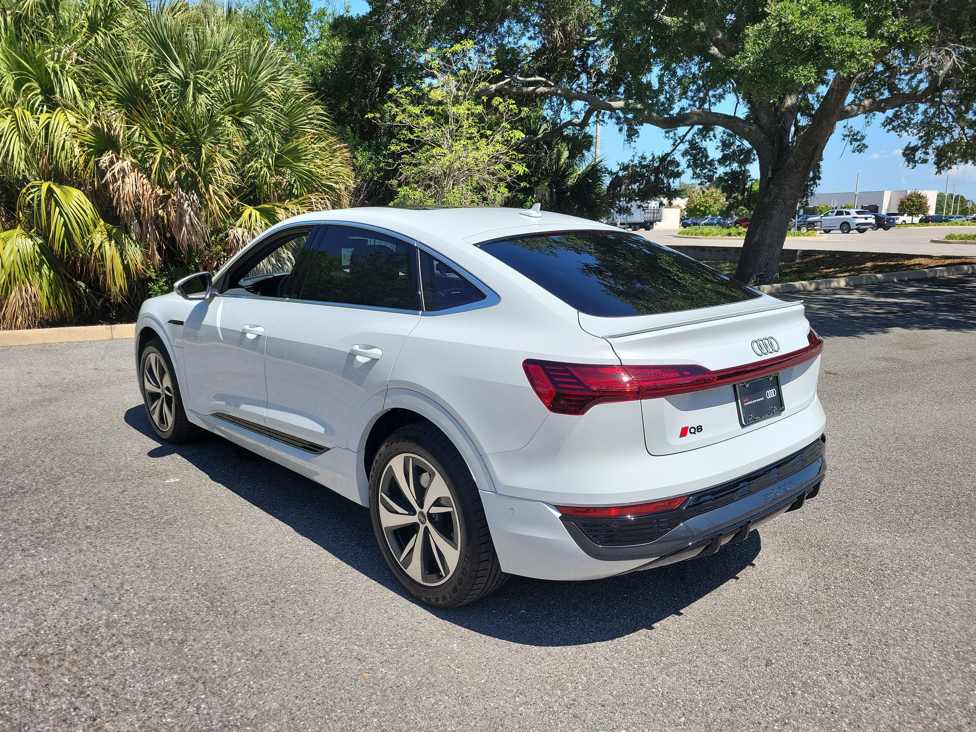 Used 2024 Audi Q8 e-tron Premium Plus w/ Premium Plus Package AWD/4WD image 6