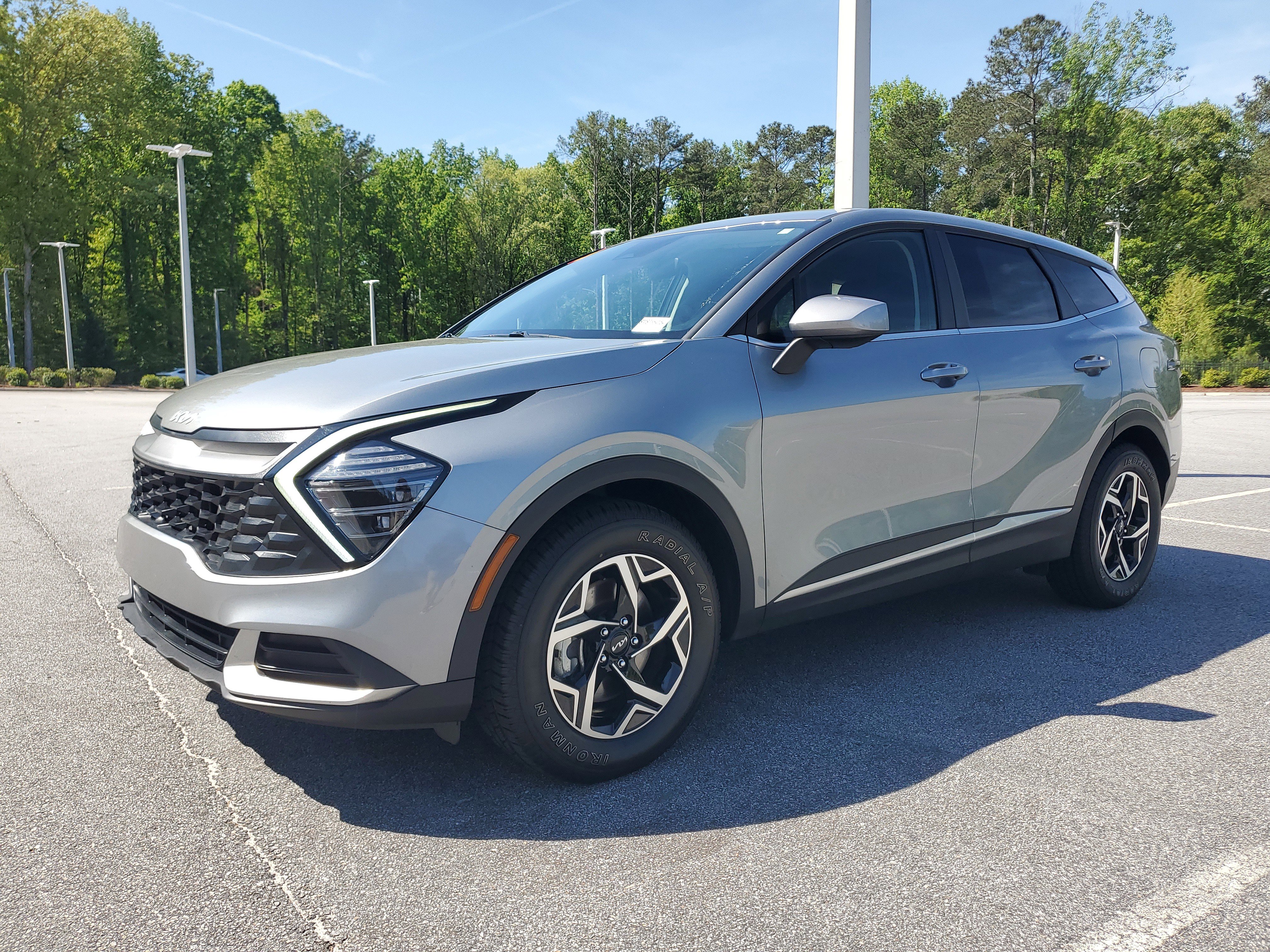 Used 2025 Kia Sportage LX image 3