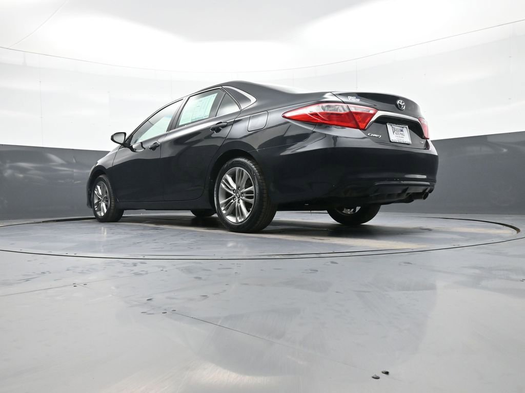 Used 2016 Toyota Camry SE image 30