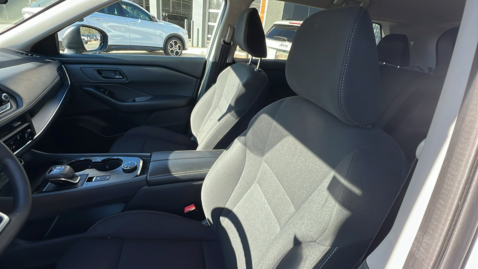 Used 2024 Nissan Rogue S image 17