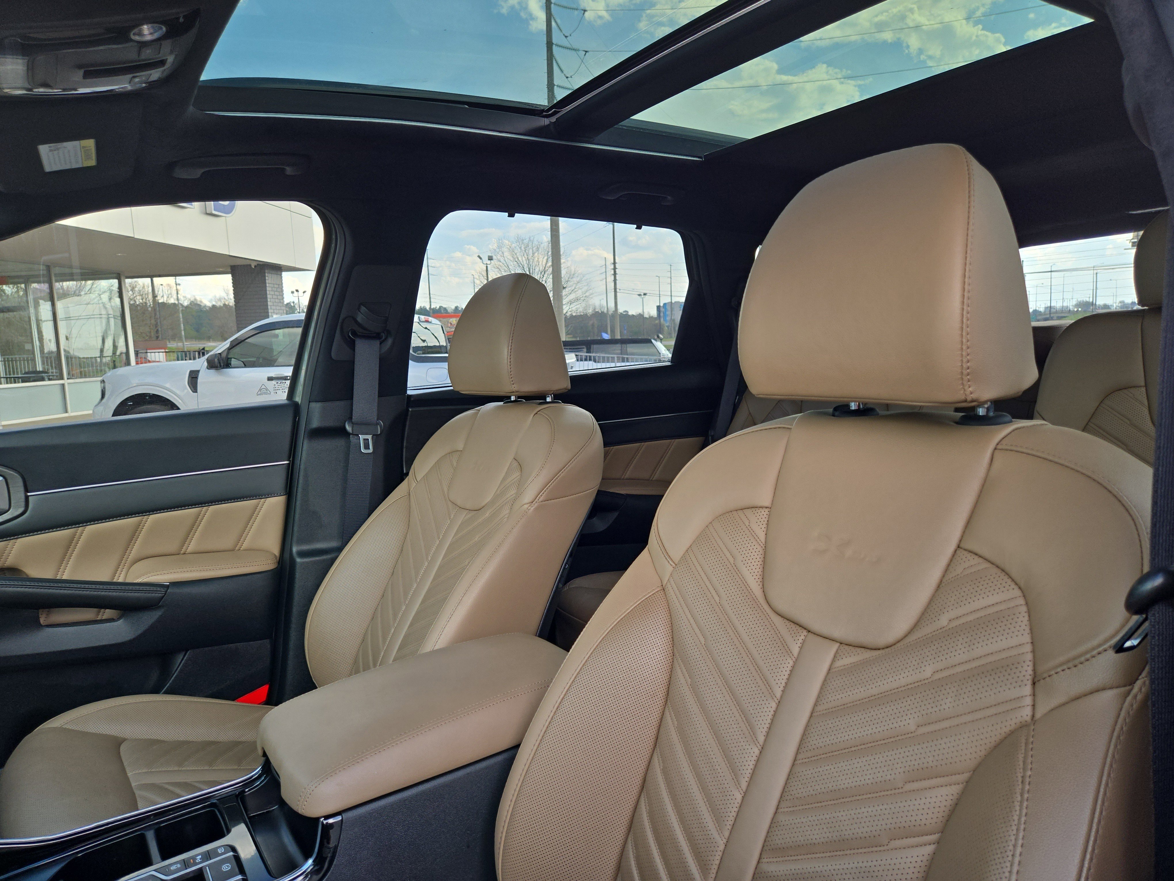 Used 2024 Kia Sorento SX Prestige w/ Olive Brown Leather Package image 26