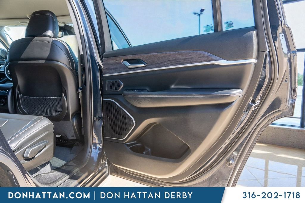 Used 2023 Jeep Grand Cherokee L Limited AWD/4WD image 23