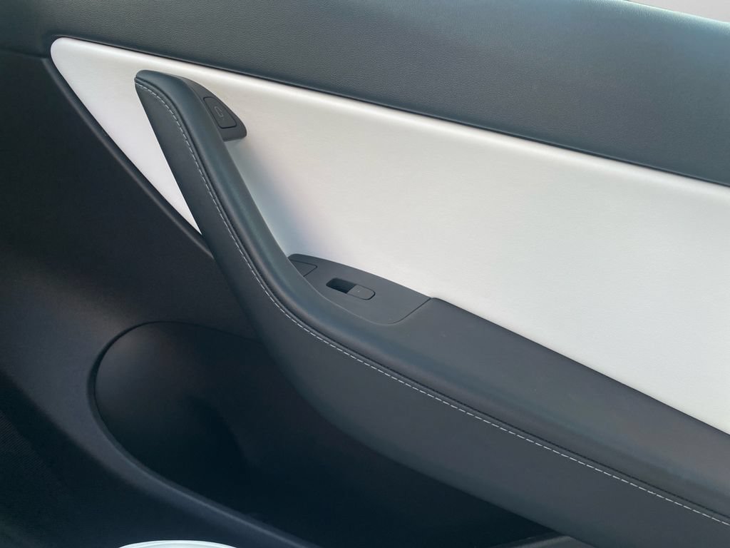 Used 2021 Tesla Model Y Long Range AWD/4WD image 19