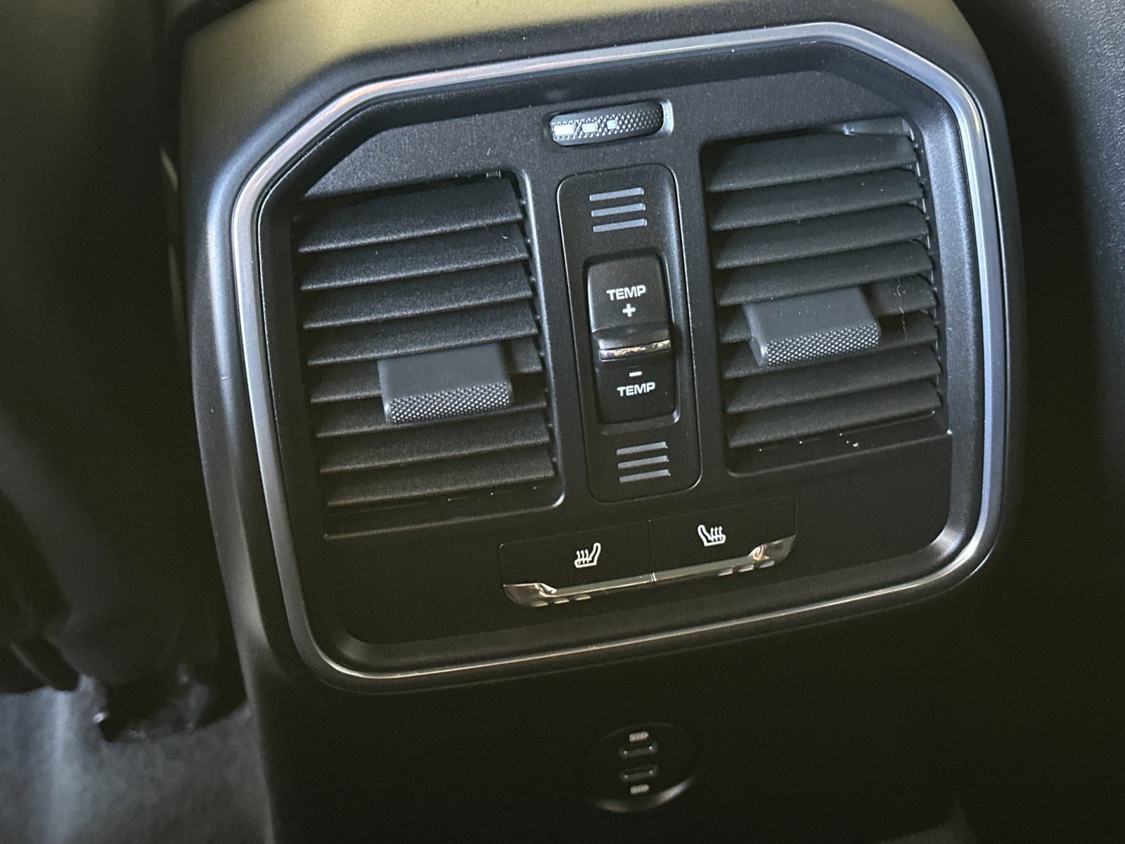 Certified 2023 Porsche Macan Turbo AWD/4WD image 15