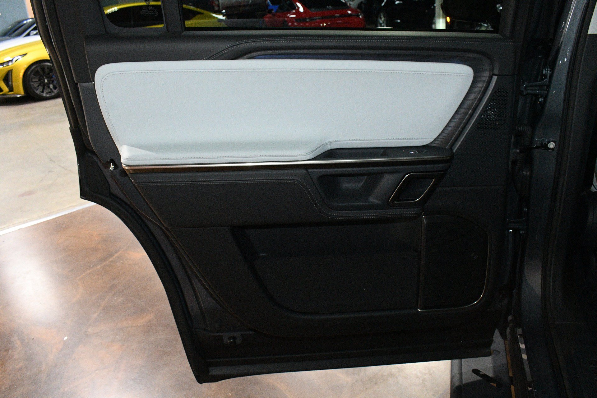 Used 2023 Rivian R1S Launch Edition Quad AWD/4WD image 45