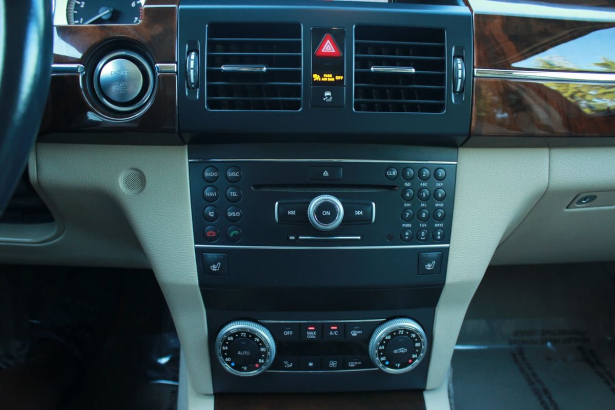 Used 2011 Mercedes-Benz GLK 350 4MATIC image 16