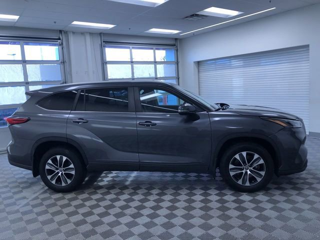 Used 2023 Toyota Highlander XLE image 37
