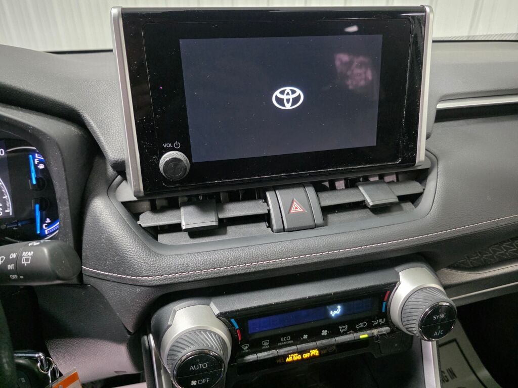 Used 2024 Toyota RAV4 LE AWD/4WD image 12