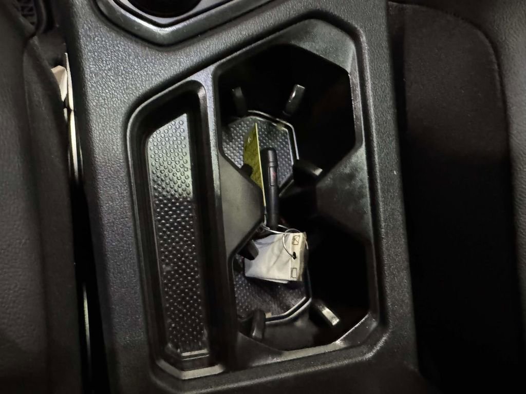 Used 2022 Volkswagen Tiguan SE R-Line image 27