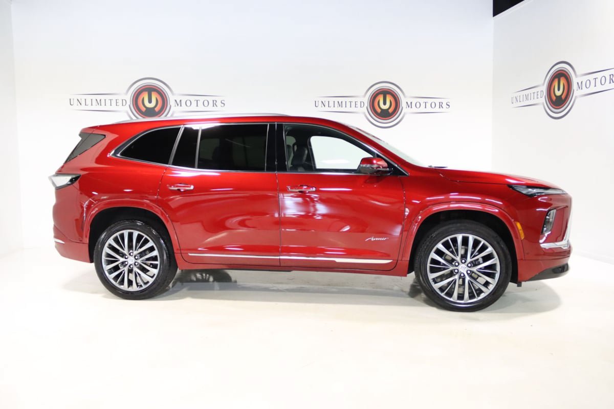 Used 2025 Buick Enclave Avenir w/ Super Cruise Package AWD/4WD image 5