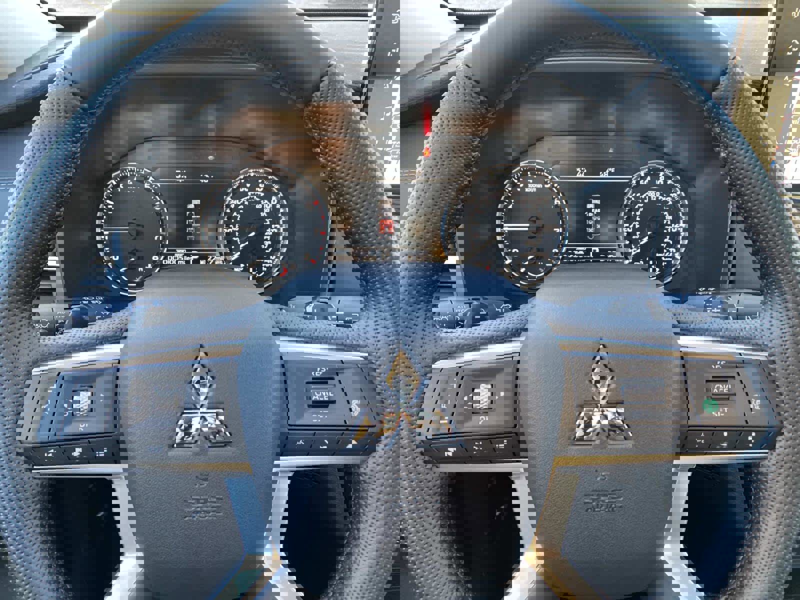 New 2026 Mitsubishi Outlander SE image 14