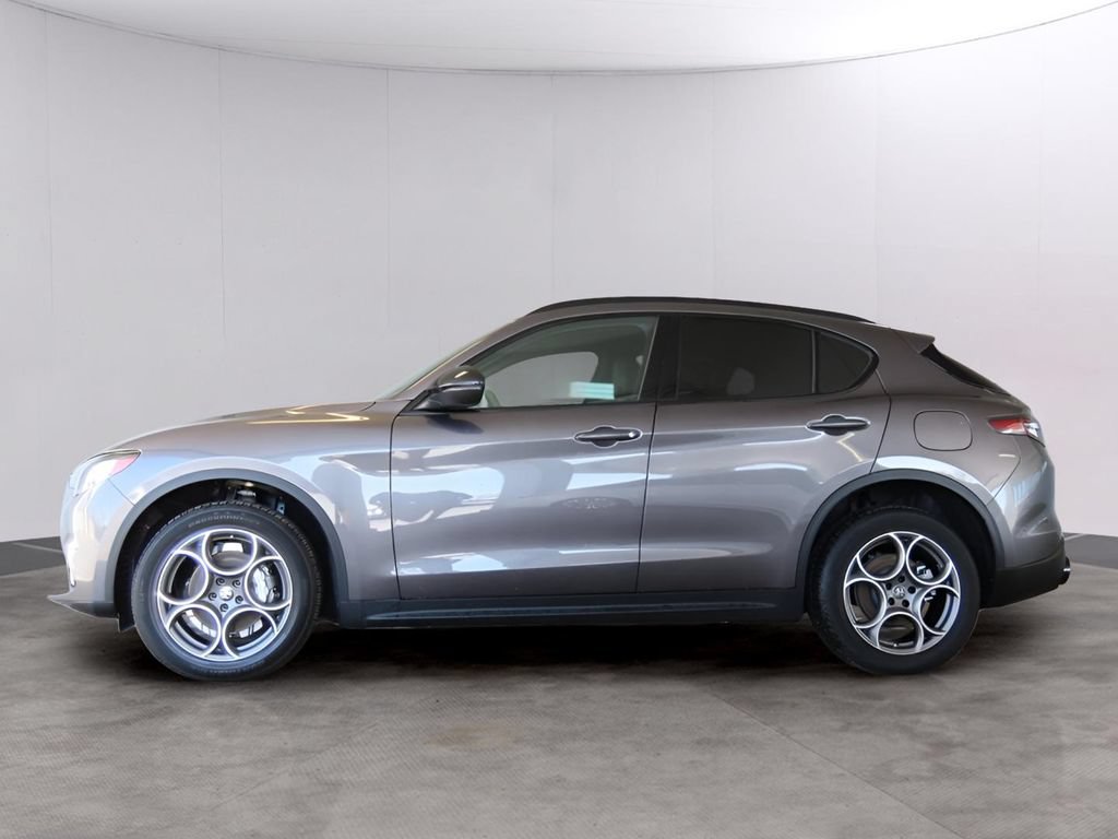 New 2025 Alfa Romeo Stelvio Sprint w/ Convenience Package AWD/4WD image 4