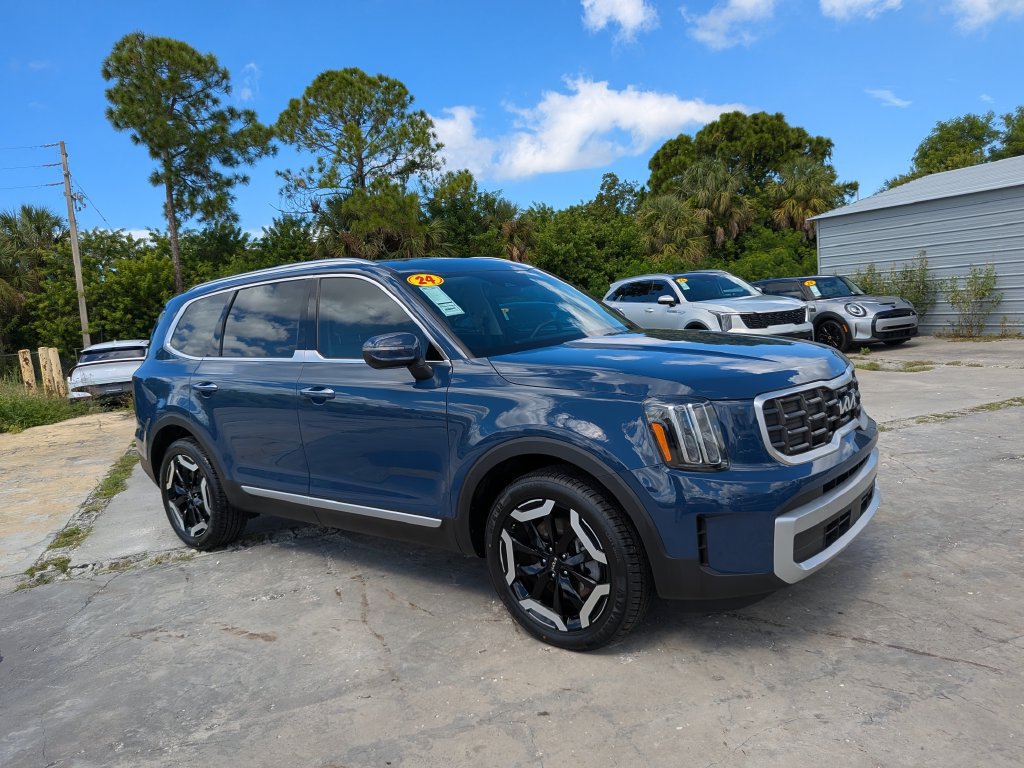 Certified 2024 Kia Telluride S w/ S Sunroof Package FWD image 2