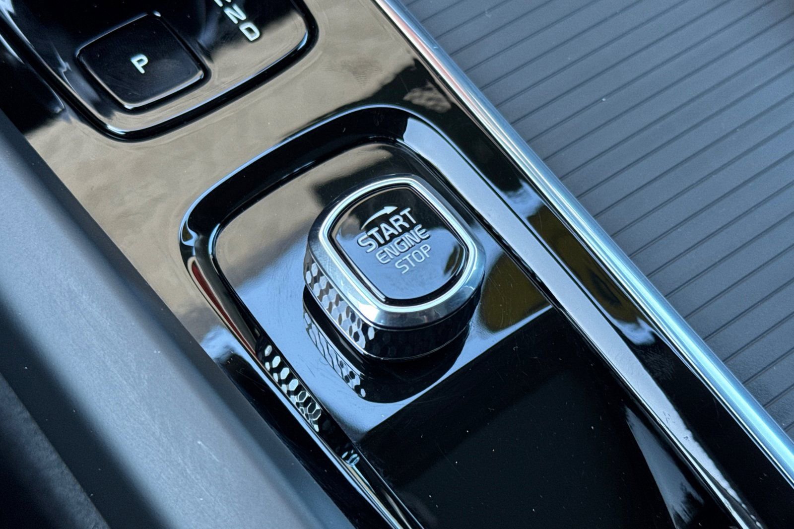 Used 2025 Volvo XC60 B5 Core w/ Protection Package Premier image 25