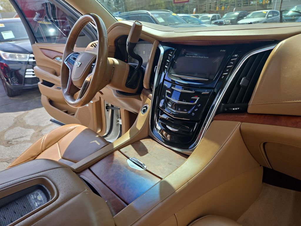 Used 2015 Cadillac Escalade Platinum AWD/4WD image 29