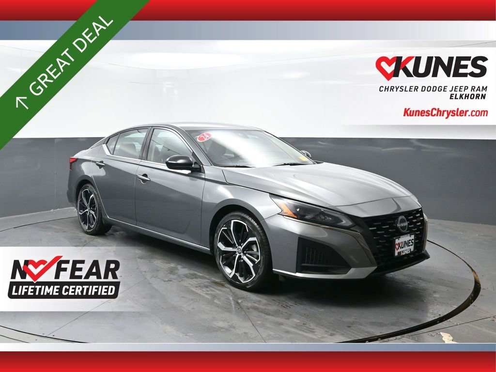 Used 2024 Nissan Altima 2.5 SR image 1
