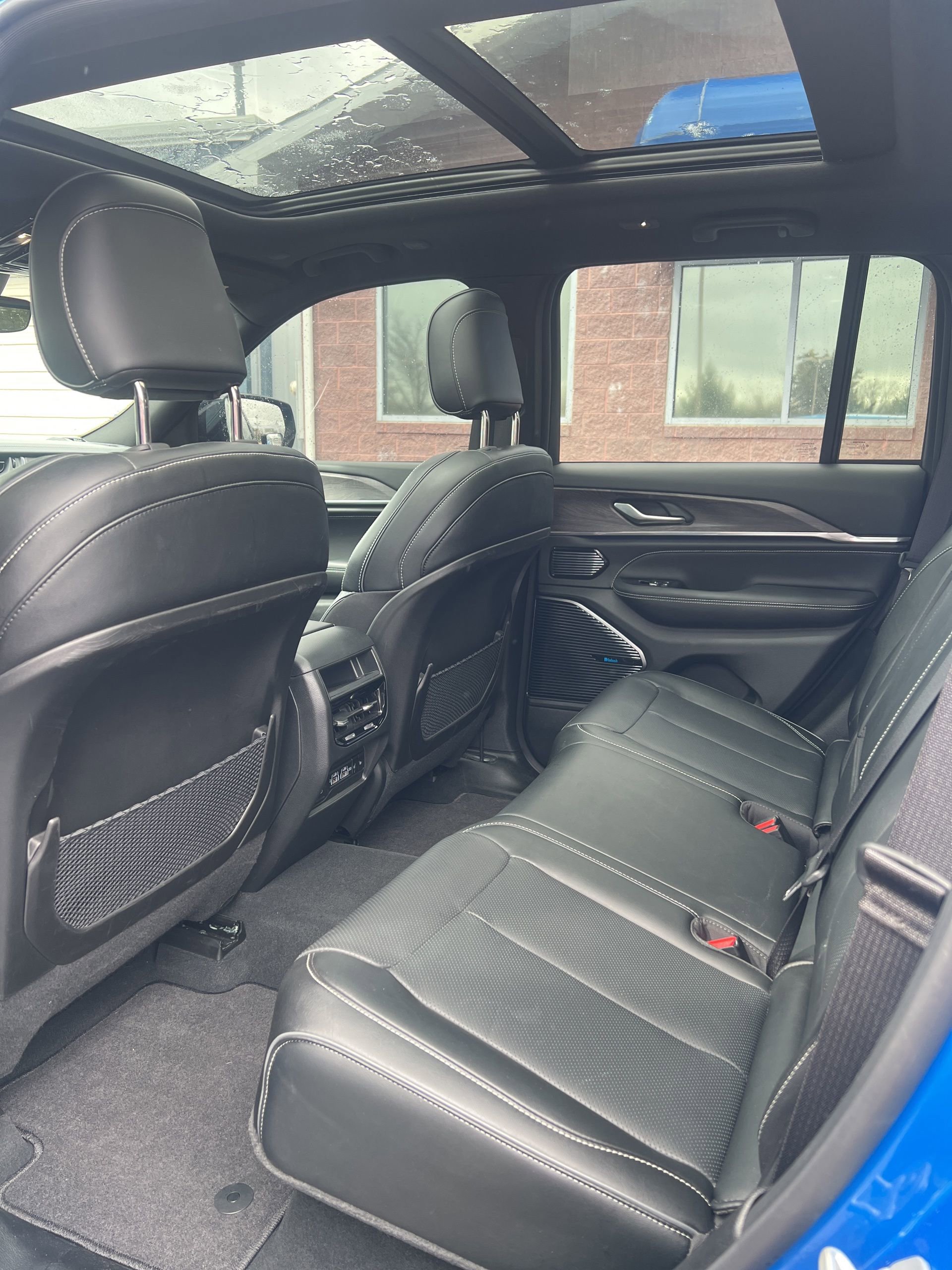 Used 2024 Jeep Grand Cherokee Overland w/ Trailer Tow Package image 23