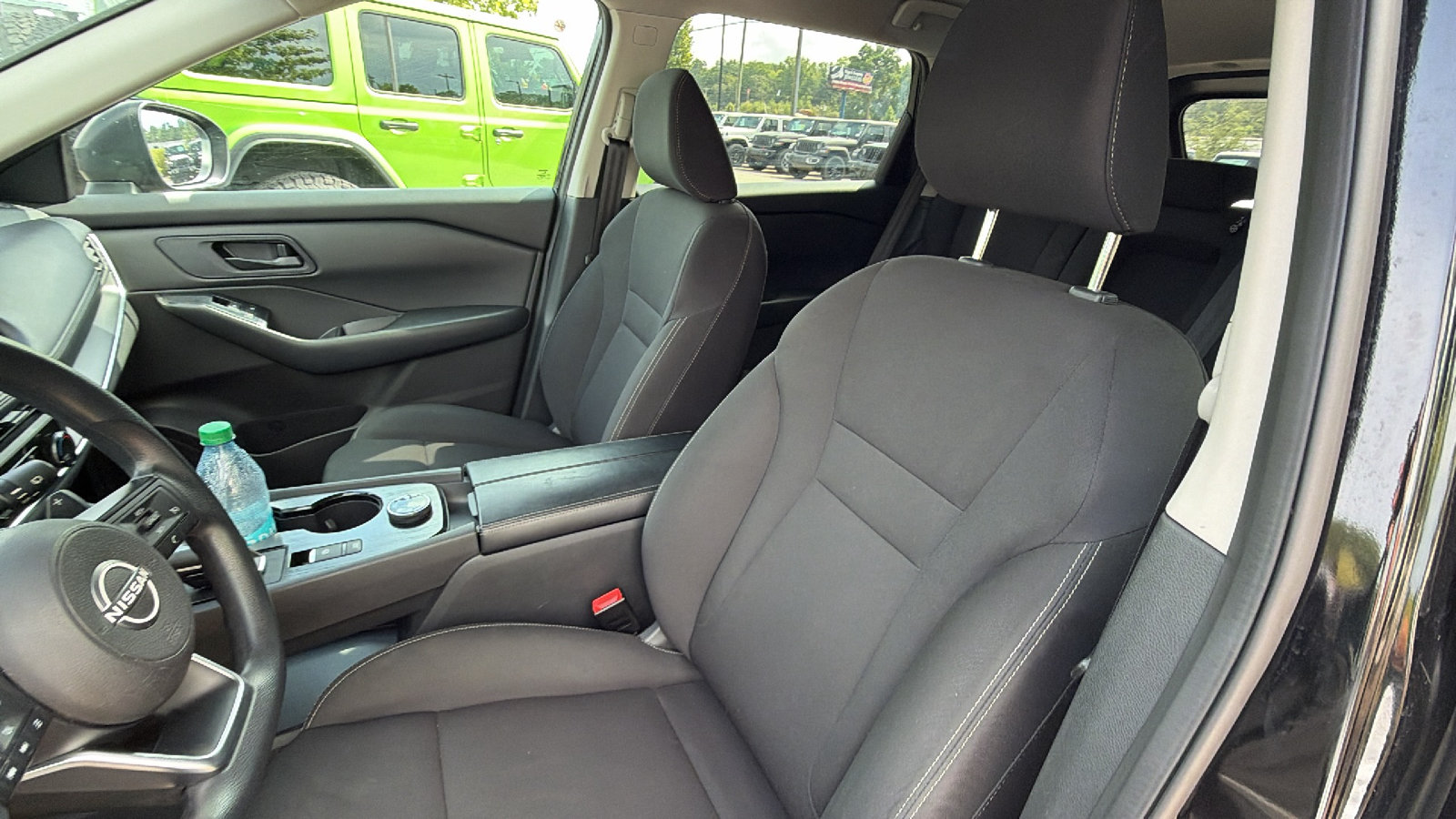 Used 2024 Nissan Rogue S AWD/4WD image 17