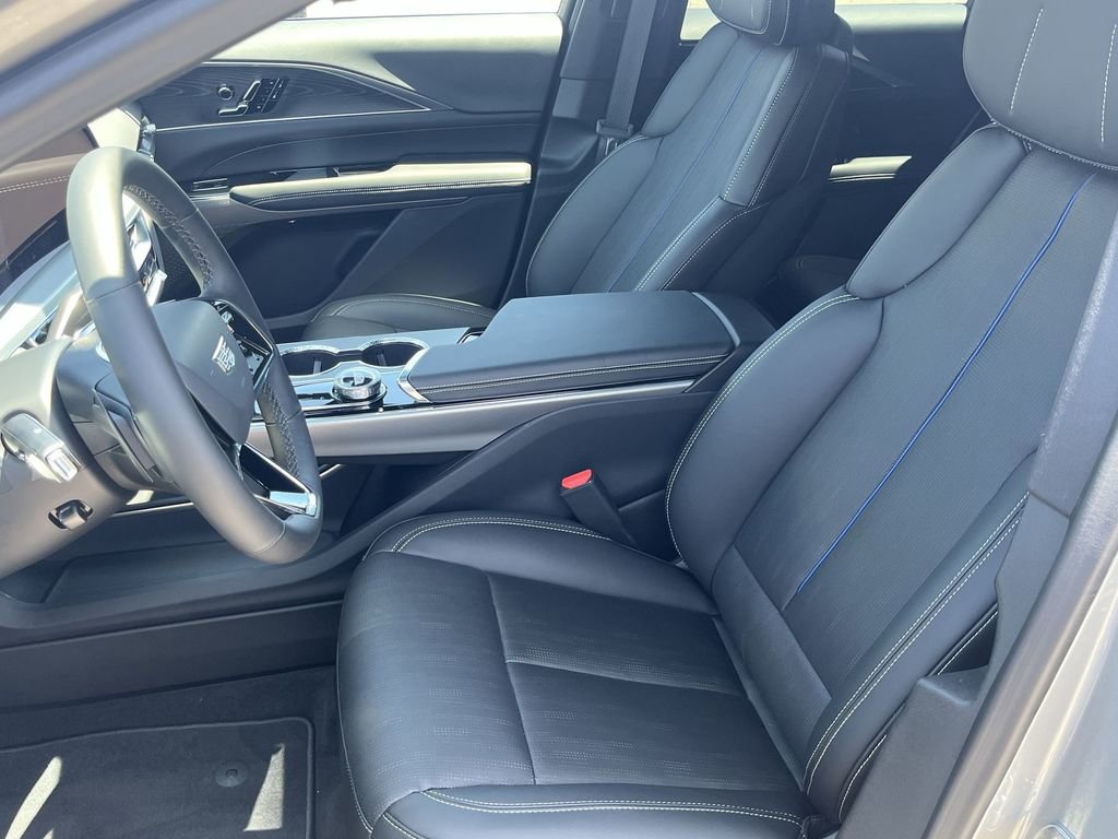 New 2025 Cadillac Lyriq Luxury image 12