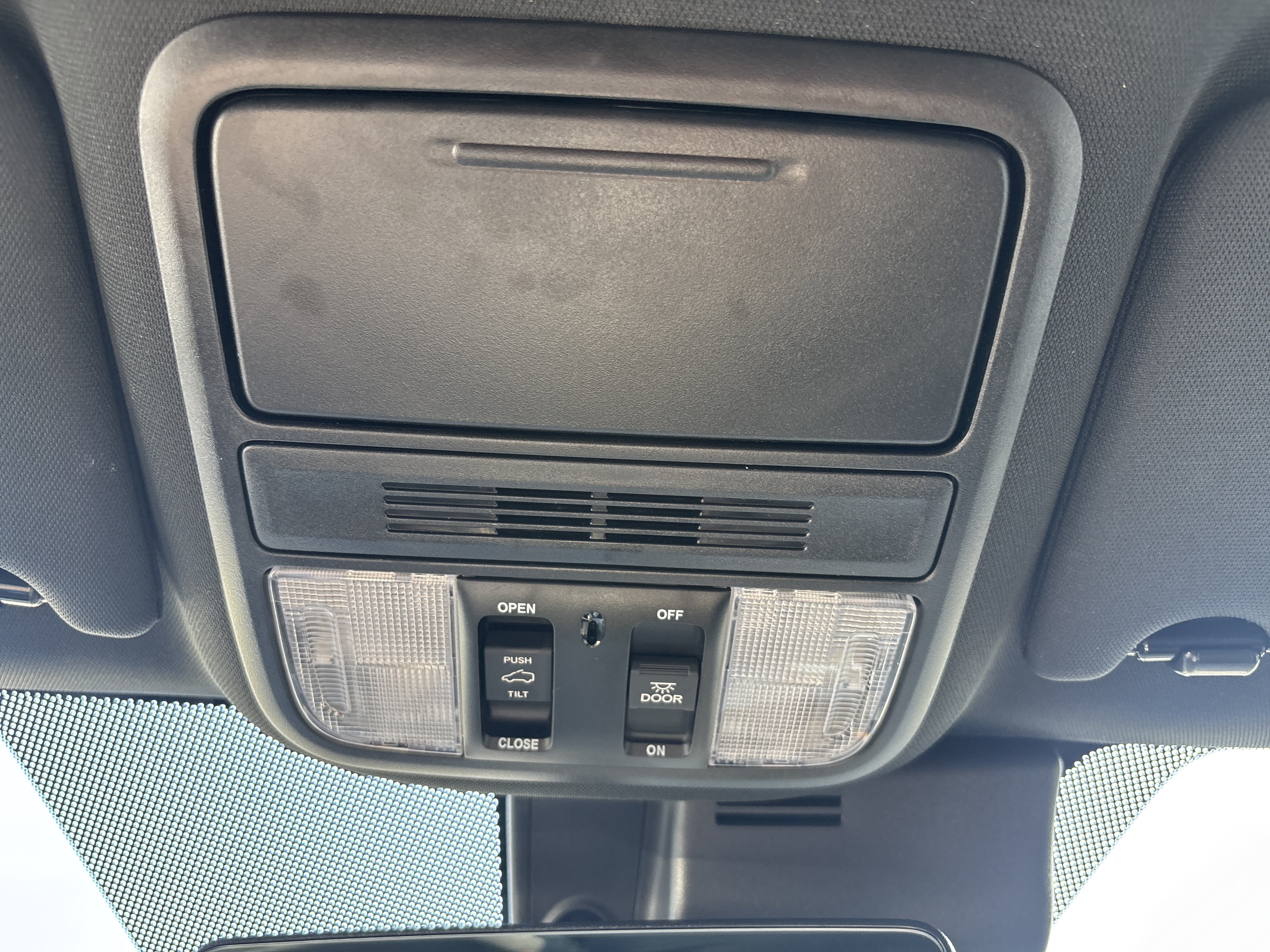 Used 2025 Honda Passport TrailSport image 31