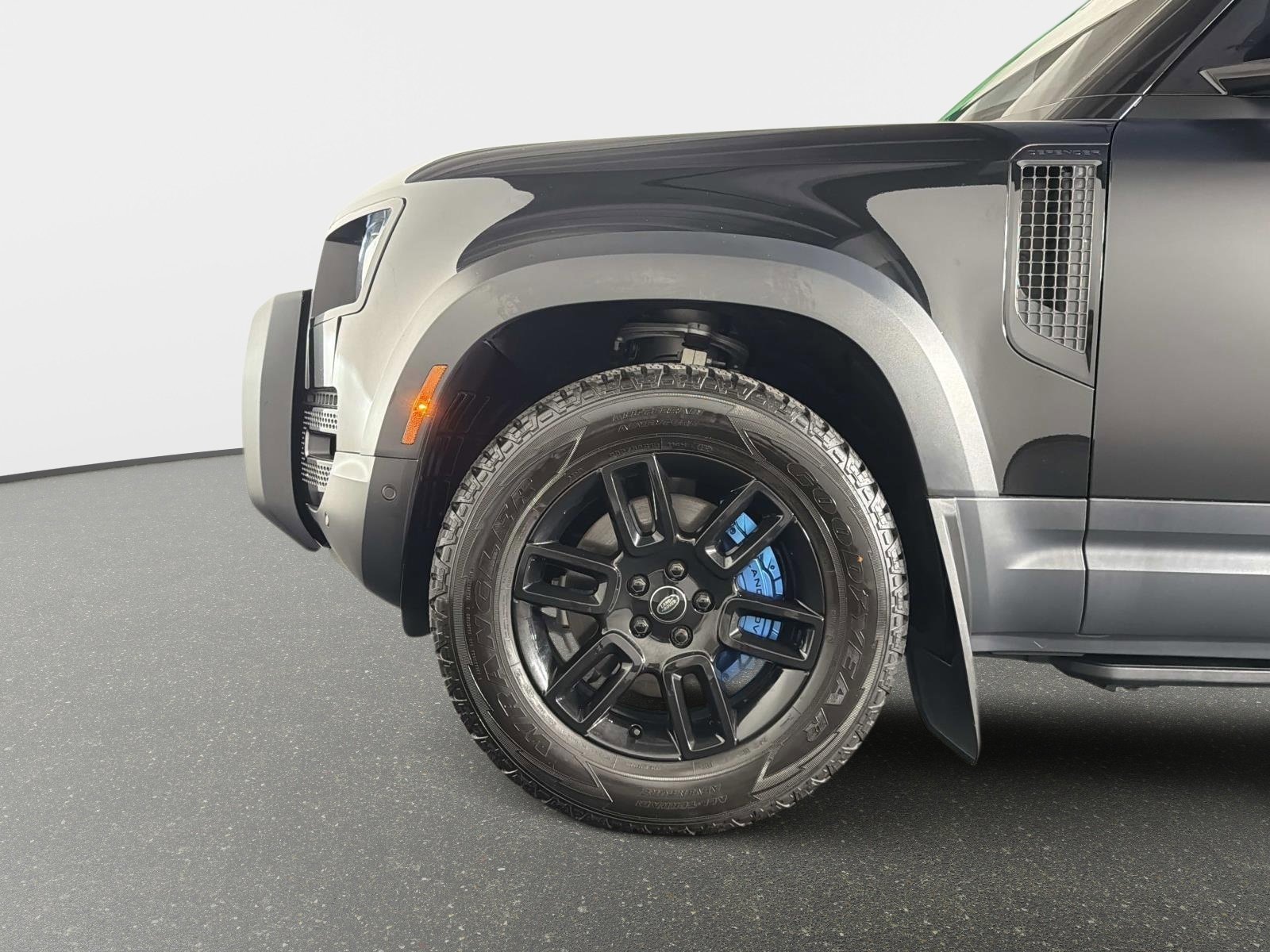Used 2023 Land Rover Defender 130 SE AWD/4WD image 20