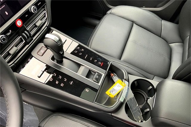 New 2025 Porsche Macan image 36