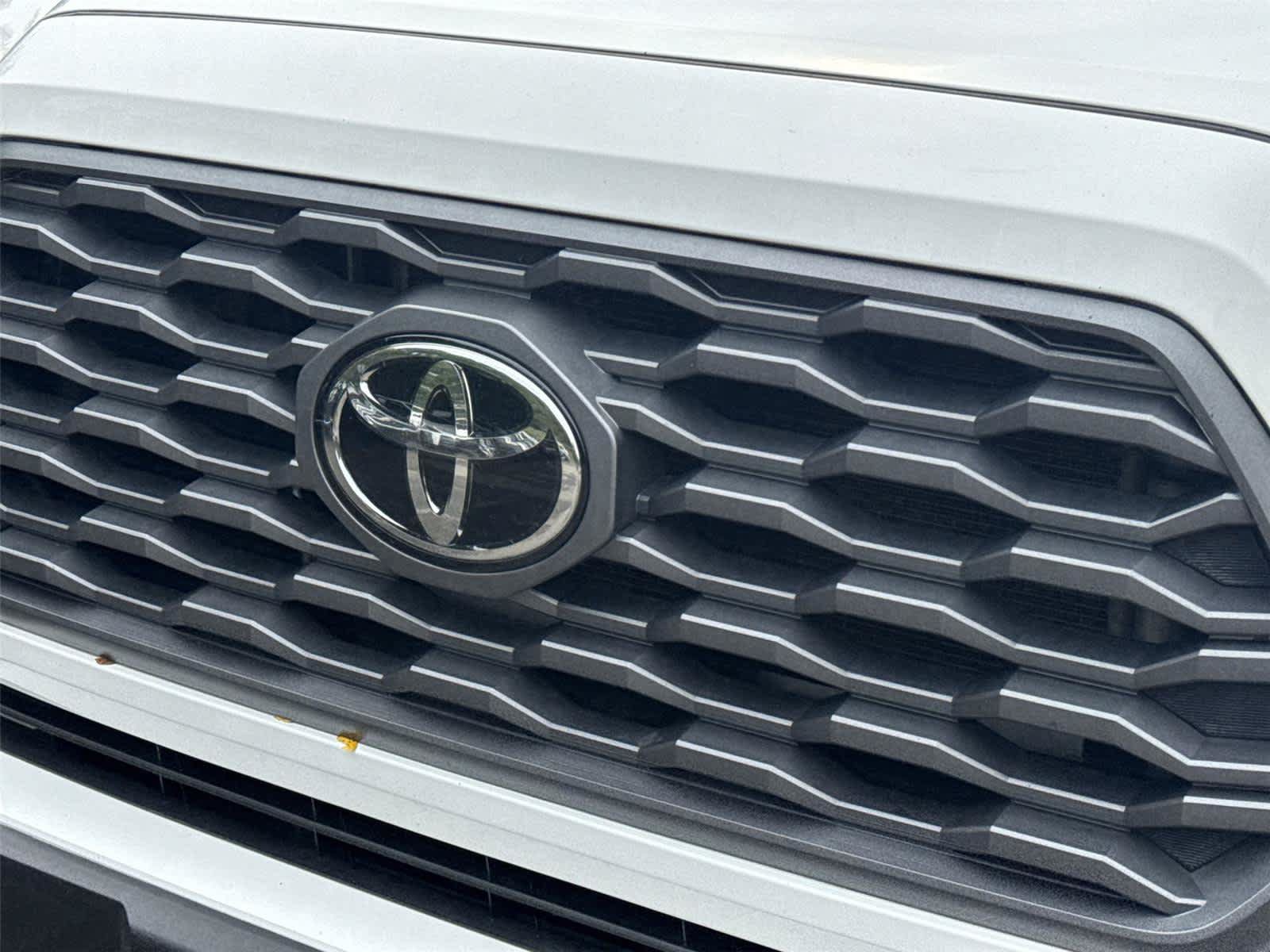 Used 2020 Toyota Tacoma TRD Off-Road AWD/4WD image 10